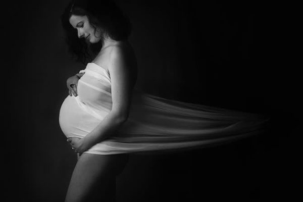 عکاسی سیاه سفید بارداری